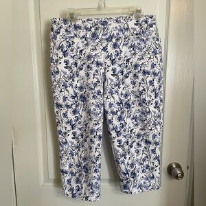 Croft & Barrow Floral Blue and White Capri Pants 12P